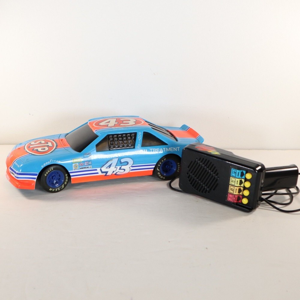 1992 Richard Petty NASCAR 1/16 Remote Control Grand Prix Car by Road Champs