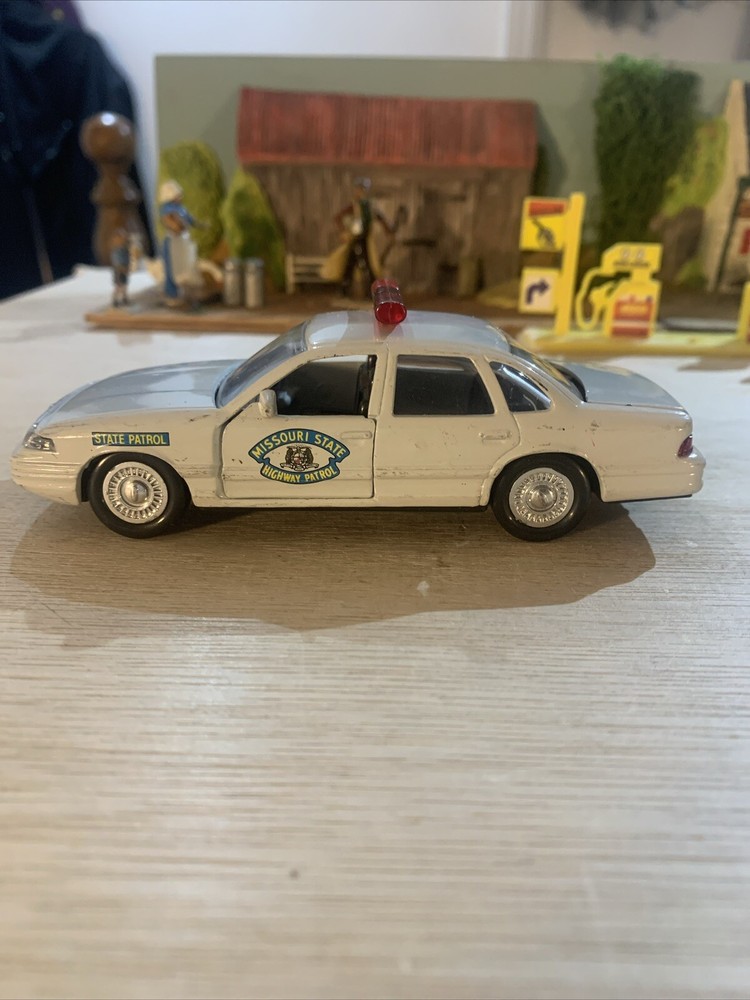 Missouri State Highway Patrol 1:43 Ford Crown Victoria Road Champs Police Car