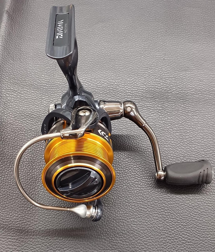 Daiwa Freams 2506 Spinning Reel for Light Saltwater Fishing Pre-Owned