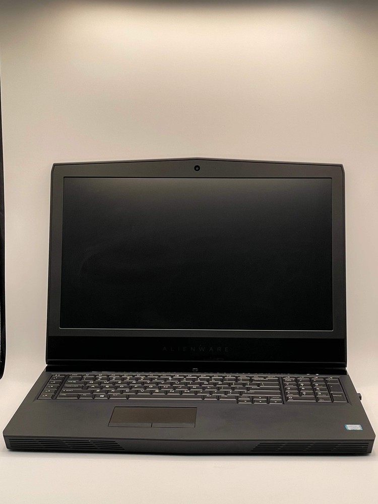 Dell Alienware 17 R5 Black FHD 2.2 GHz i7-8750H 32GB 256GB SSD/1TB HDD GTX 1070
