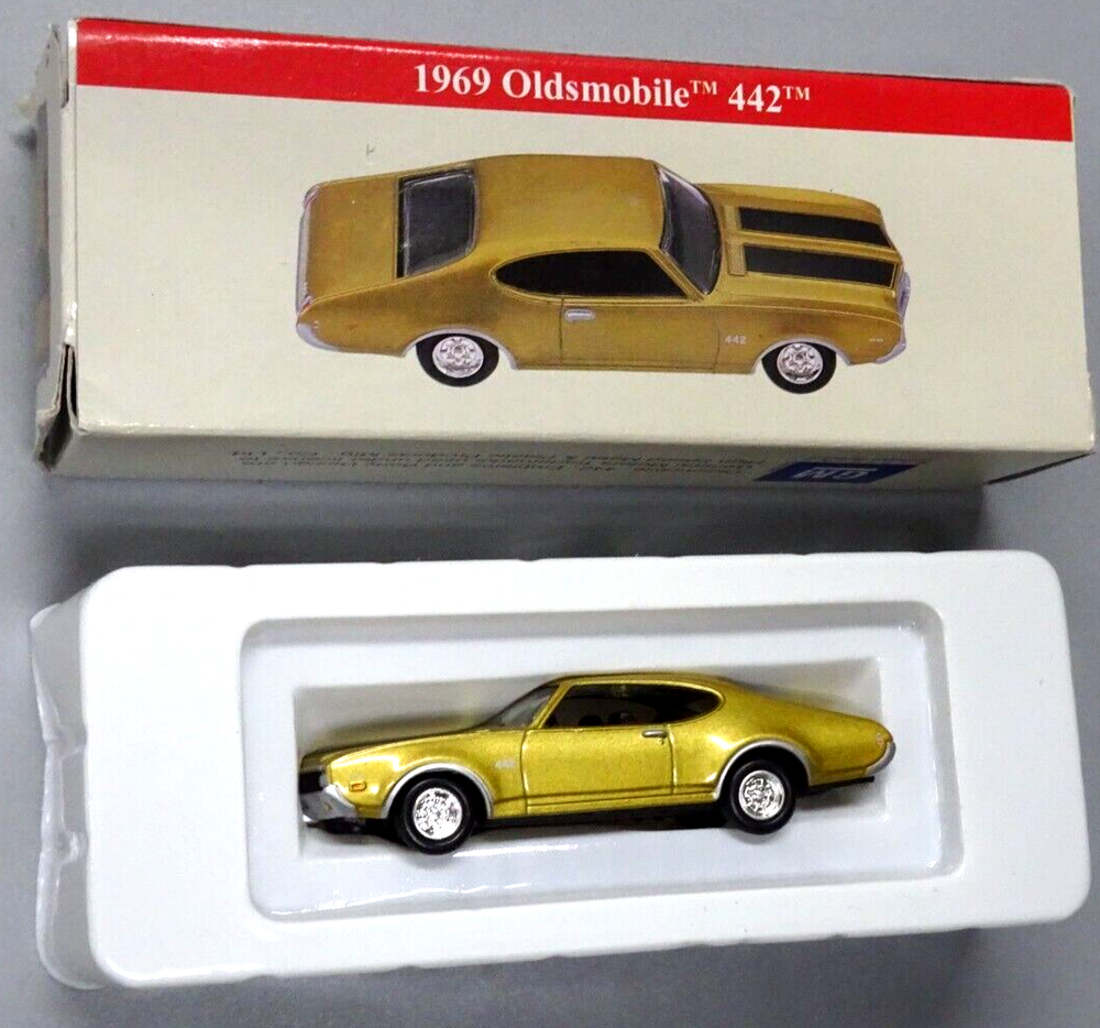 2001 Readers Digest Classic Diecast 1:64 scale w/Box 1969 Oldsmobile 442