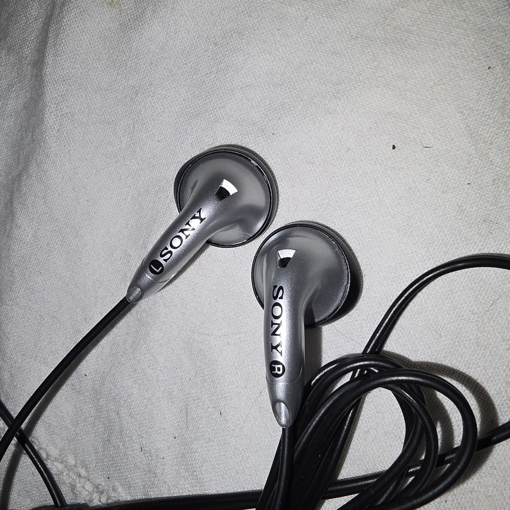 Sony E706 Wired Earbuds in Silver and Black - Genuine