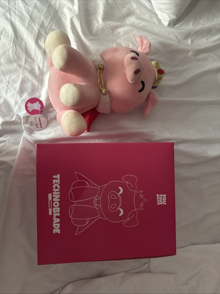 Youtooz Technoblade Sit Plushie With Tag and Box Limited Drop