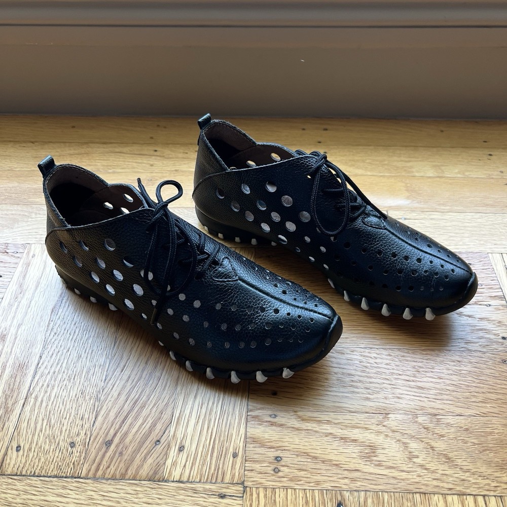 LITFOOT EUC Cool Black Leather Perforated Lace Up Sneakers SZ 37 / 6 LF9010