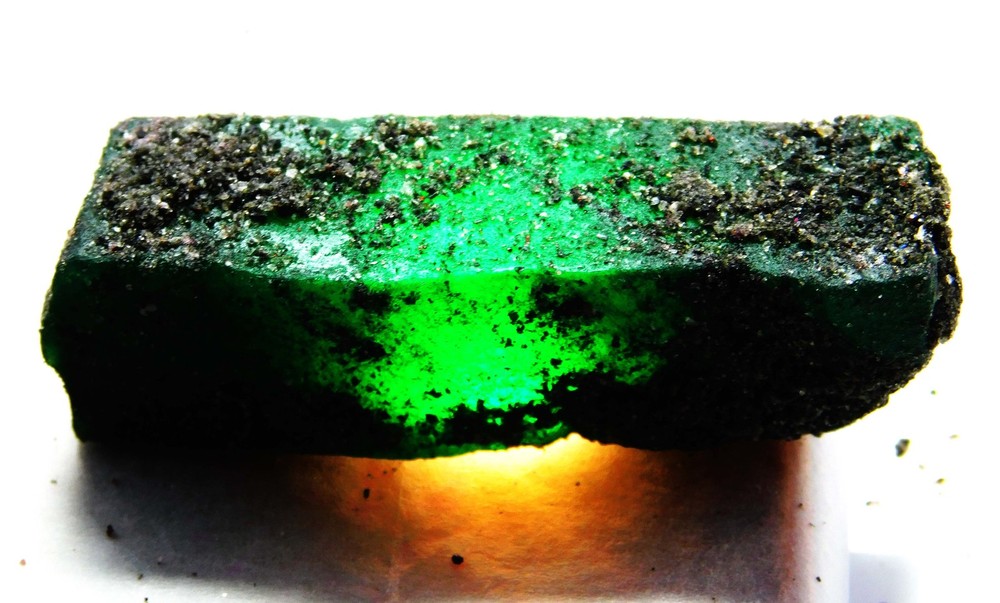 141.65ct Certified Natural Green Emerald Uncut Rough Loose Gemstone