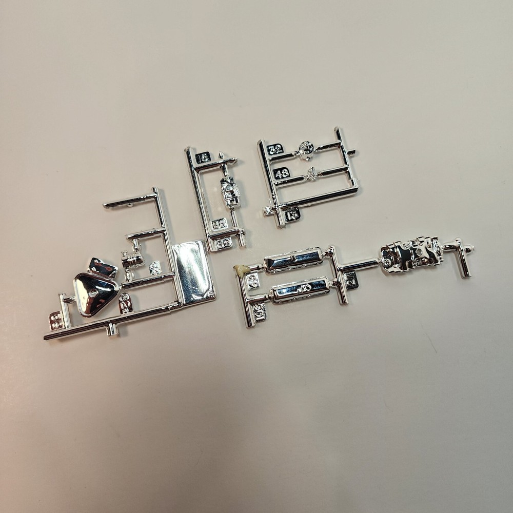 Revell 1/25 68 Corvette 85-2544 Parts Kit Bash Chrome Engine Pieces Valve Covers