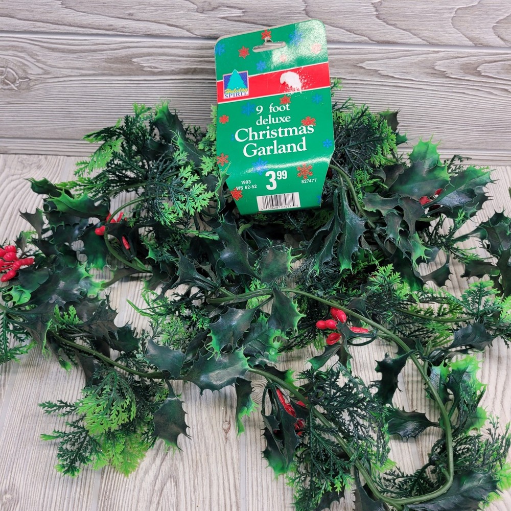 Holiday Spirit Plastic Christmas Garland 9 Foot Deluxe Holly Pine Decor Vtg