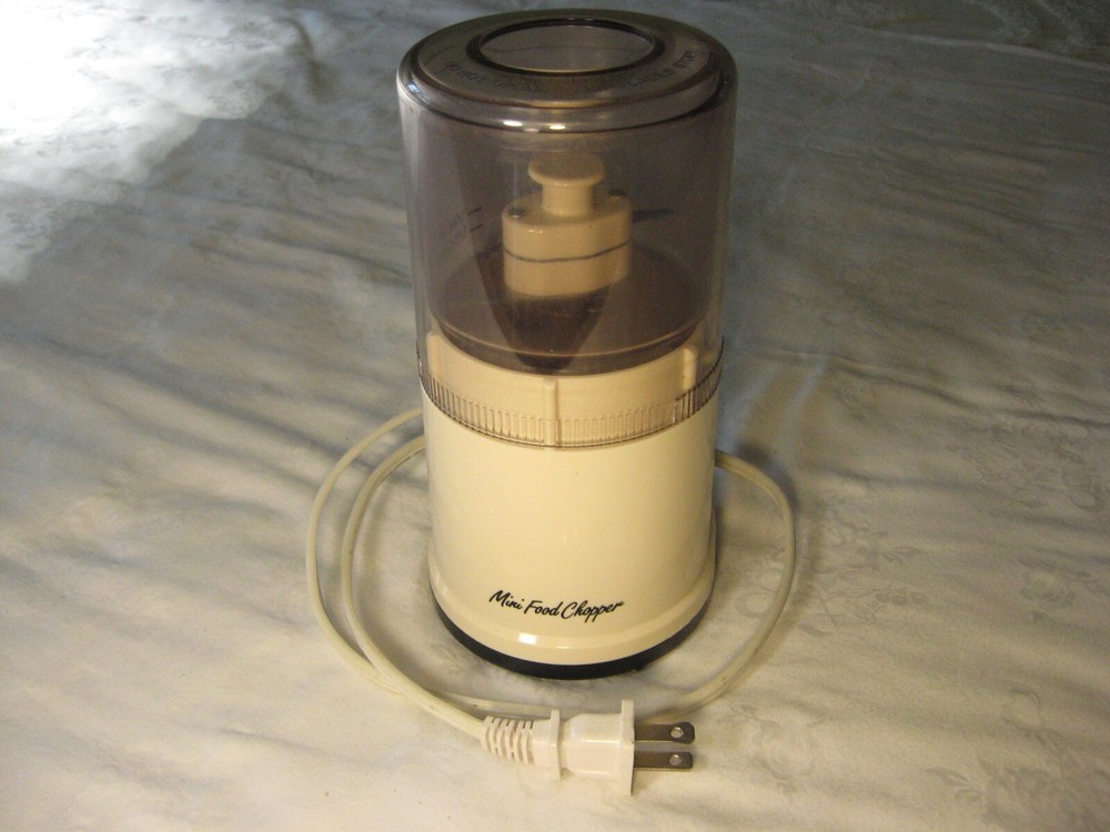 West Bend Mini Food Chopper 6503 small processor minces purees grinds coffee