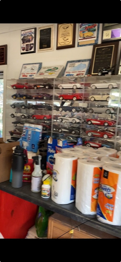 over 600 modle cars most limited edition, Corvette 1/18 model