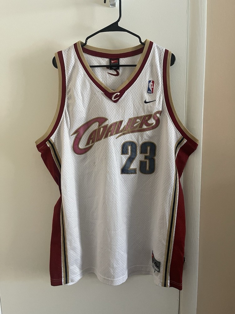 LeBron James Cleveland Cavaliers Nike Red Tag Swingman jersey, sz Mens XXL