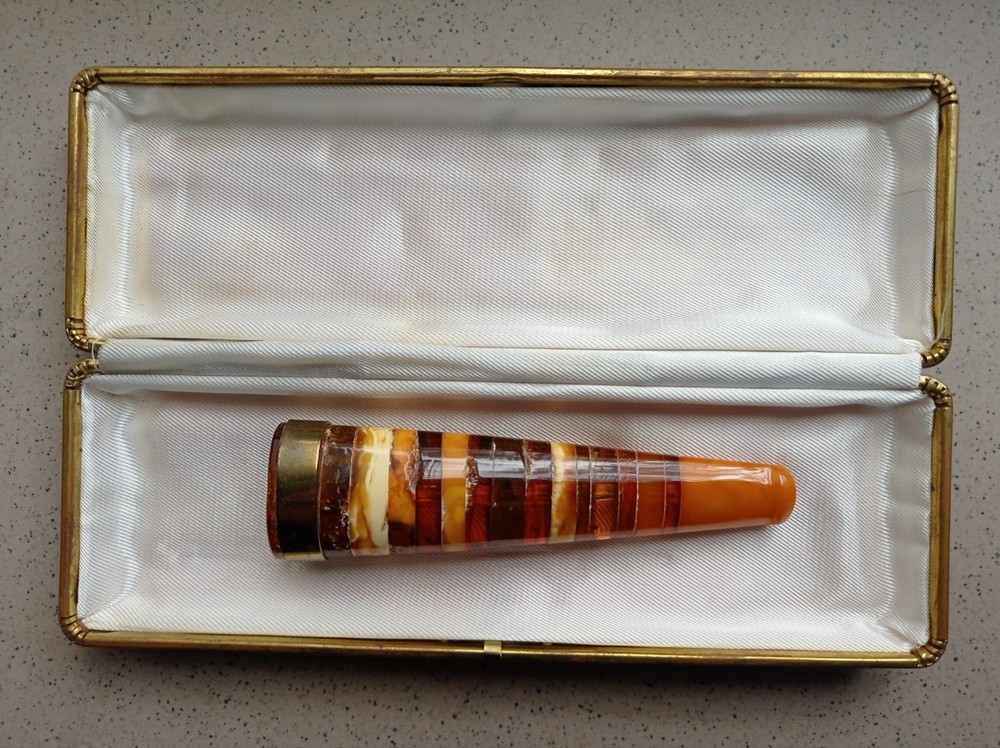 RARE Vintage  Amber Cigarette Holder Multilayer Baltic  34.37g Cased