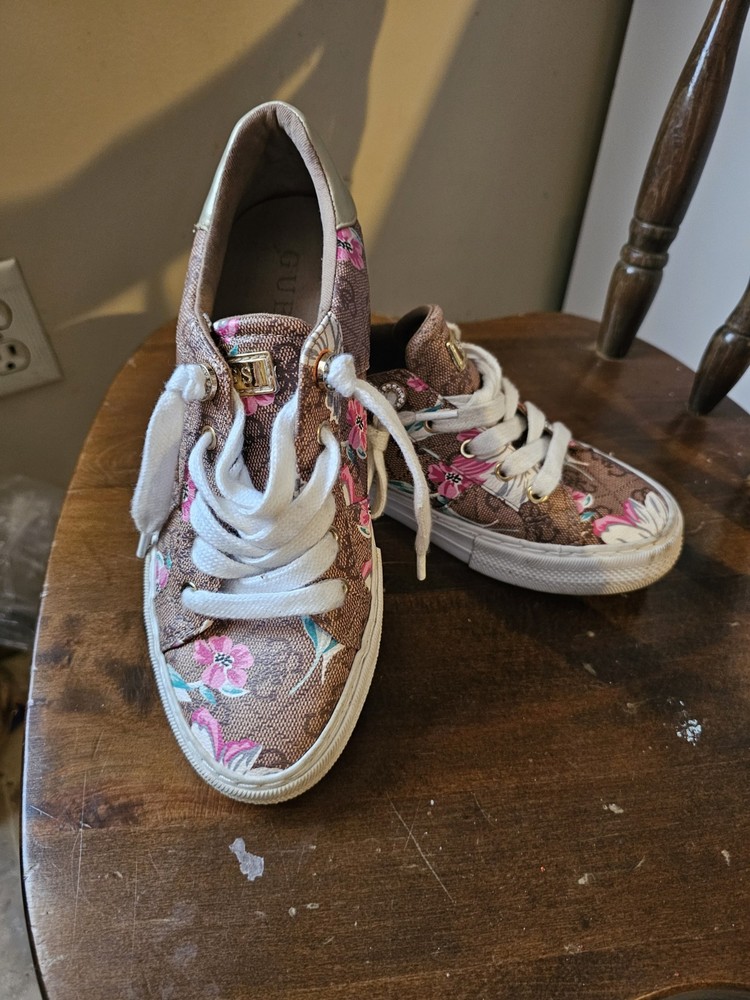 GUESS Women's Floral Low Top Sneakers Brown Pink White Gold Trim Lace Up