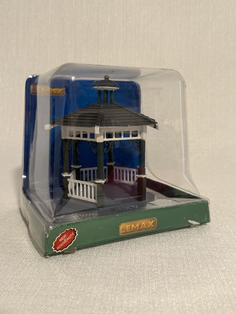 New In Box 2018 Lemax 83369 Victorian Park Gazebo Caddington Christmas Village