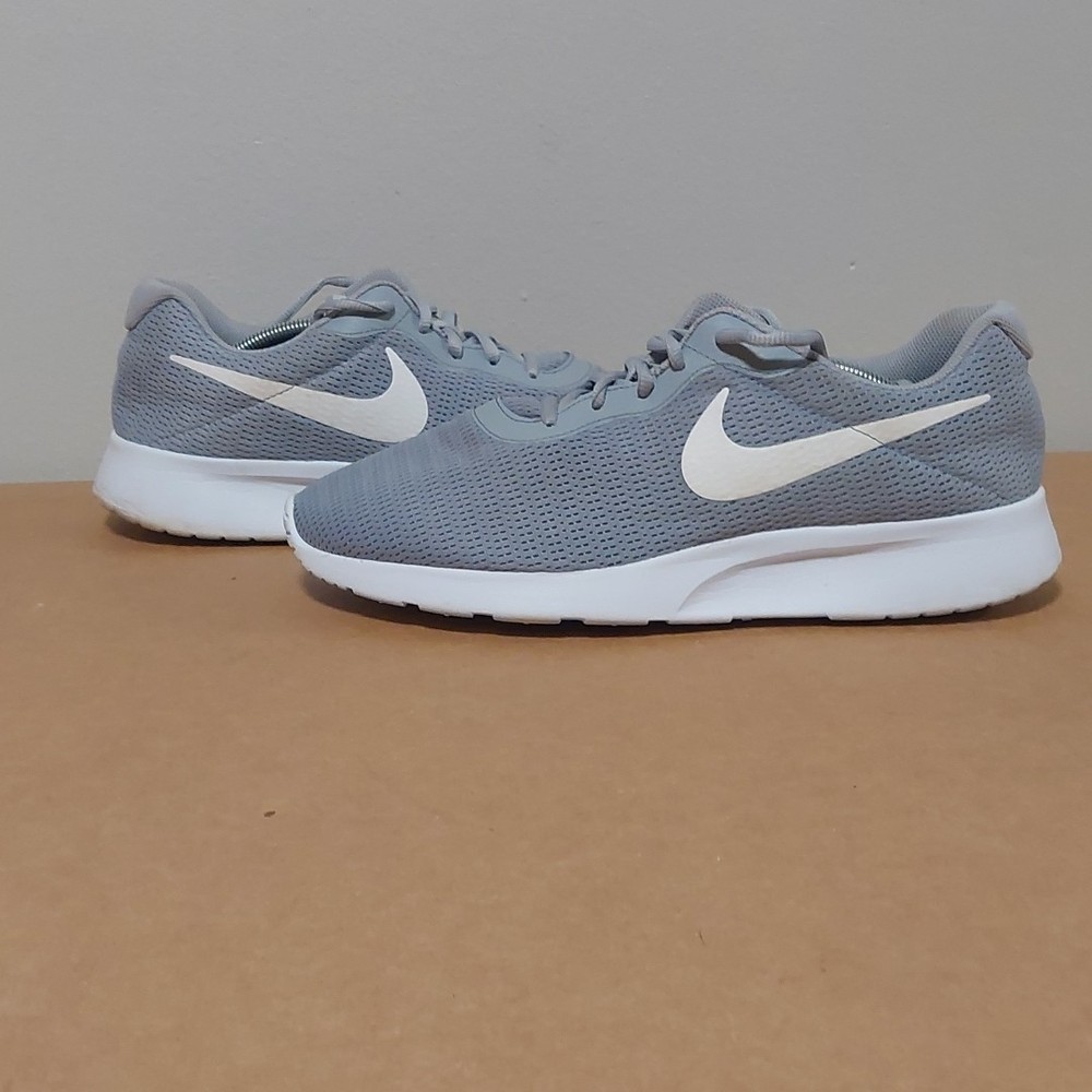 Nike Tanjun Running Mens Shoes Sneakers Gray White SIZE 10.5
