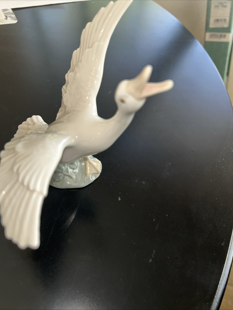 LLADRO 1263 Retired Vintage Pato Corriendo Goose Figurine from 1998