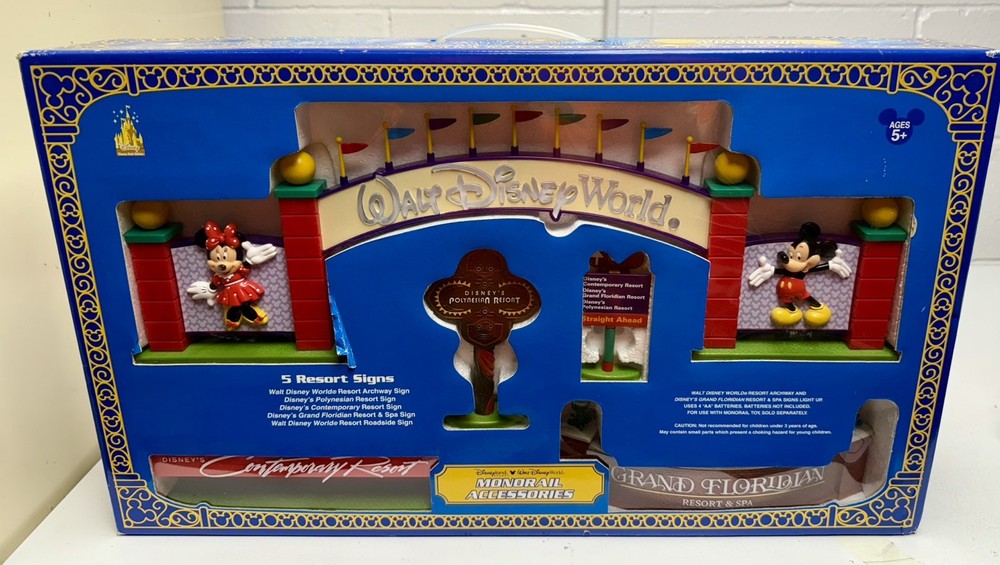 NEW NIB Walt Disney World Monorail Accessories 5 Resort Sign PlaySet Collectible