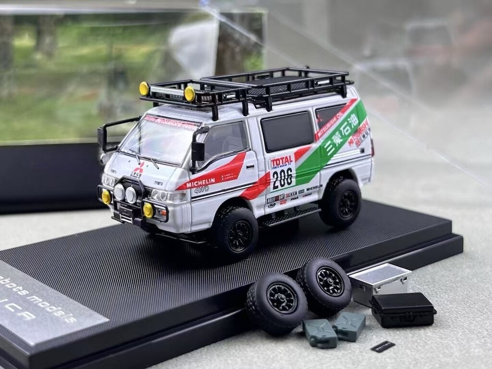 Autobots 1:64 4WD Delica L300 Camper Van #206 Sports Model Diecast Metal Car