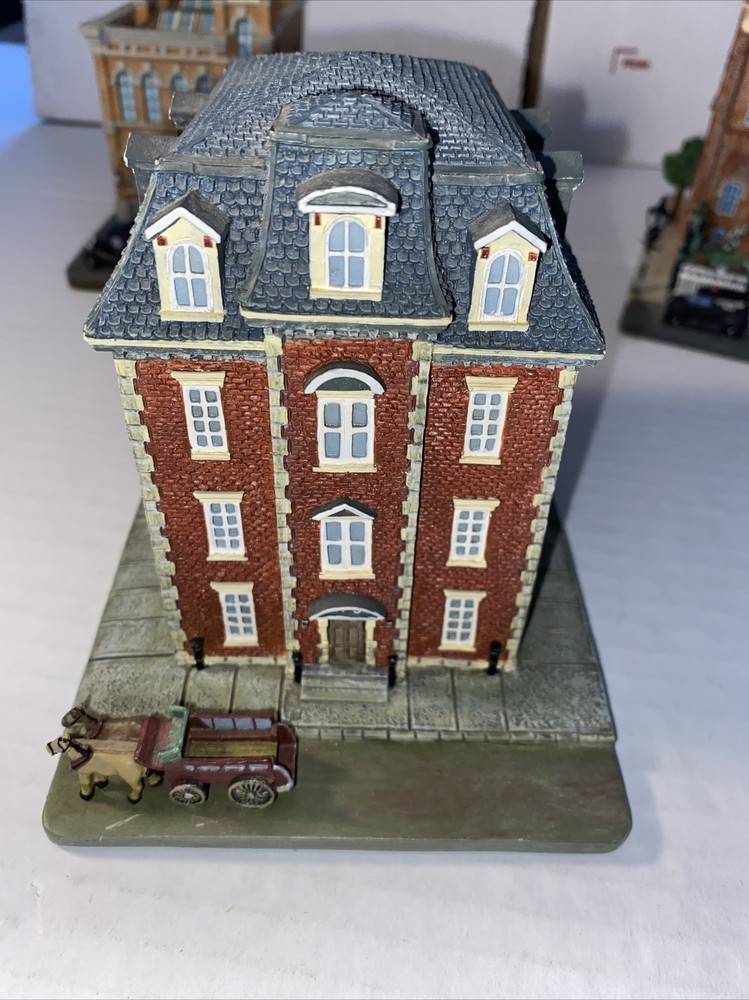 Danbury Mint Philadelphia Police Station  American Police Station Vintage CA-295
