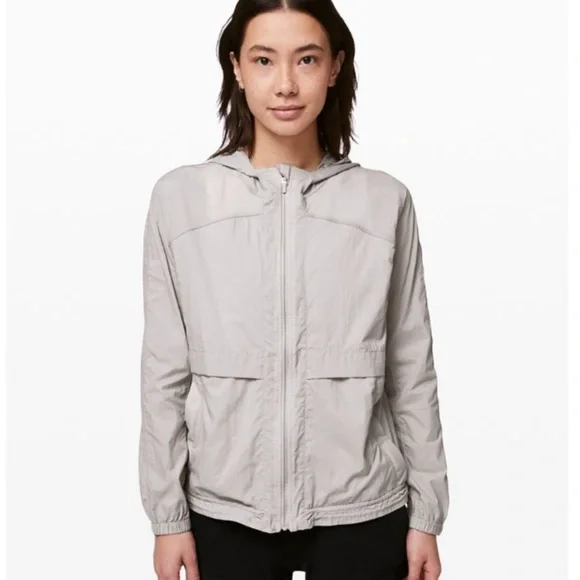 Lululemon Hood Lite Jacket in Chrome size 6