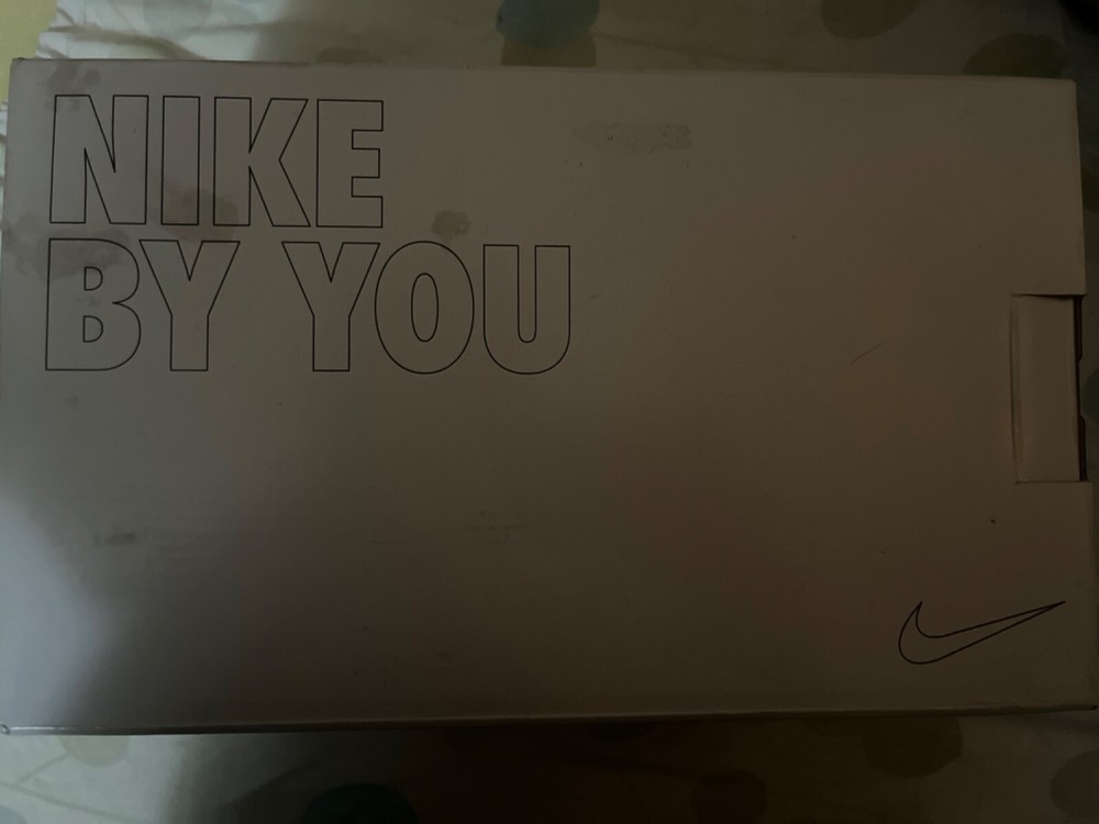 gray nike cleats soccer size 4 in boys and 5.5 in women