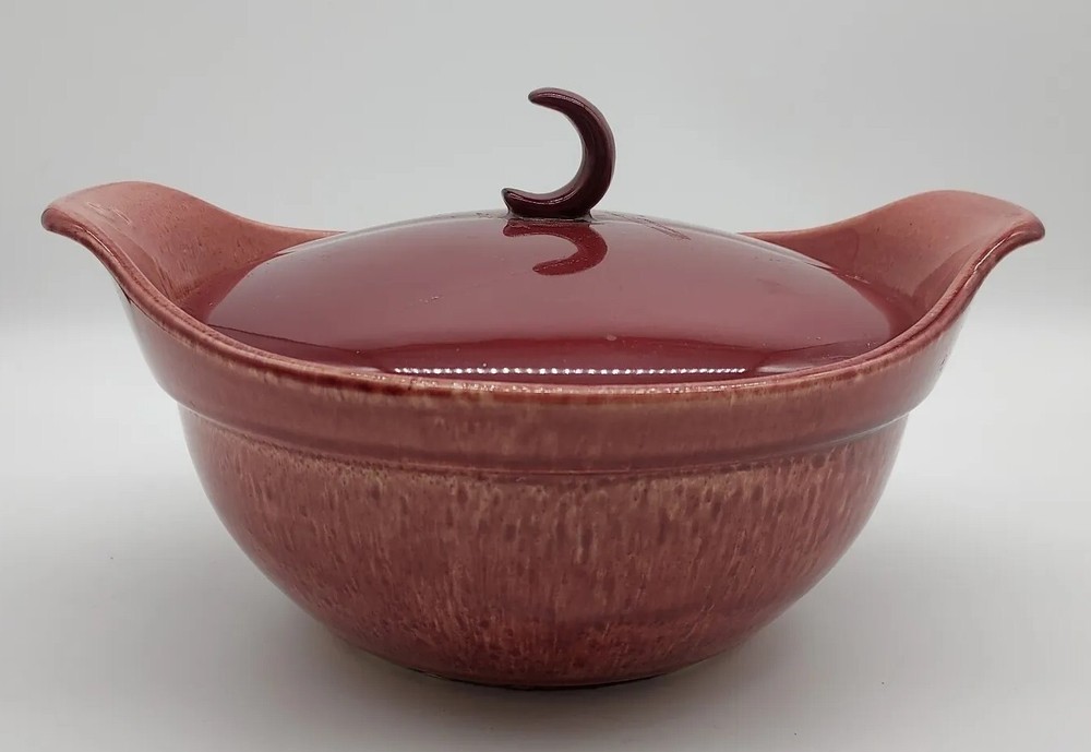 Save Big on Vintage Hull Pottery Crescent Moon 1.5 Qt Casserole Clearance Sale-image