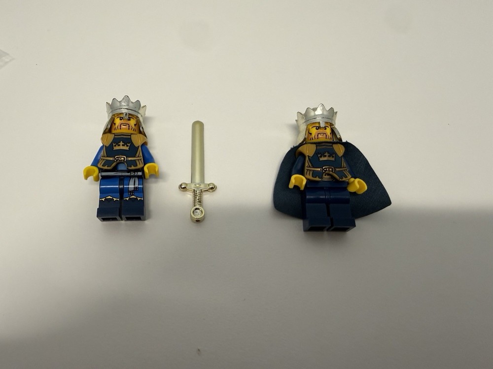 Lego Castle Minifigures Crown Knights King Lot Of 2 cas332 cas422