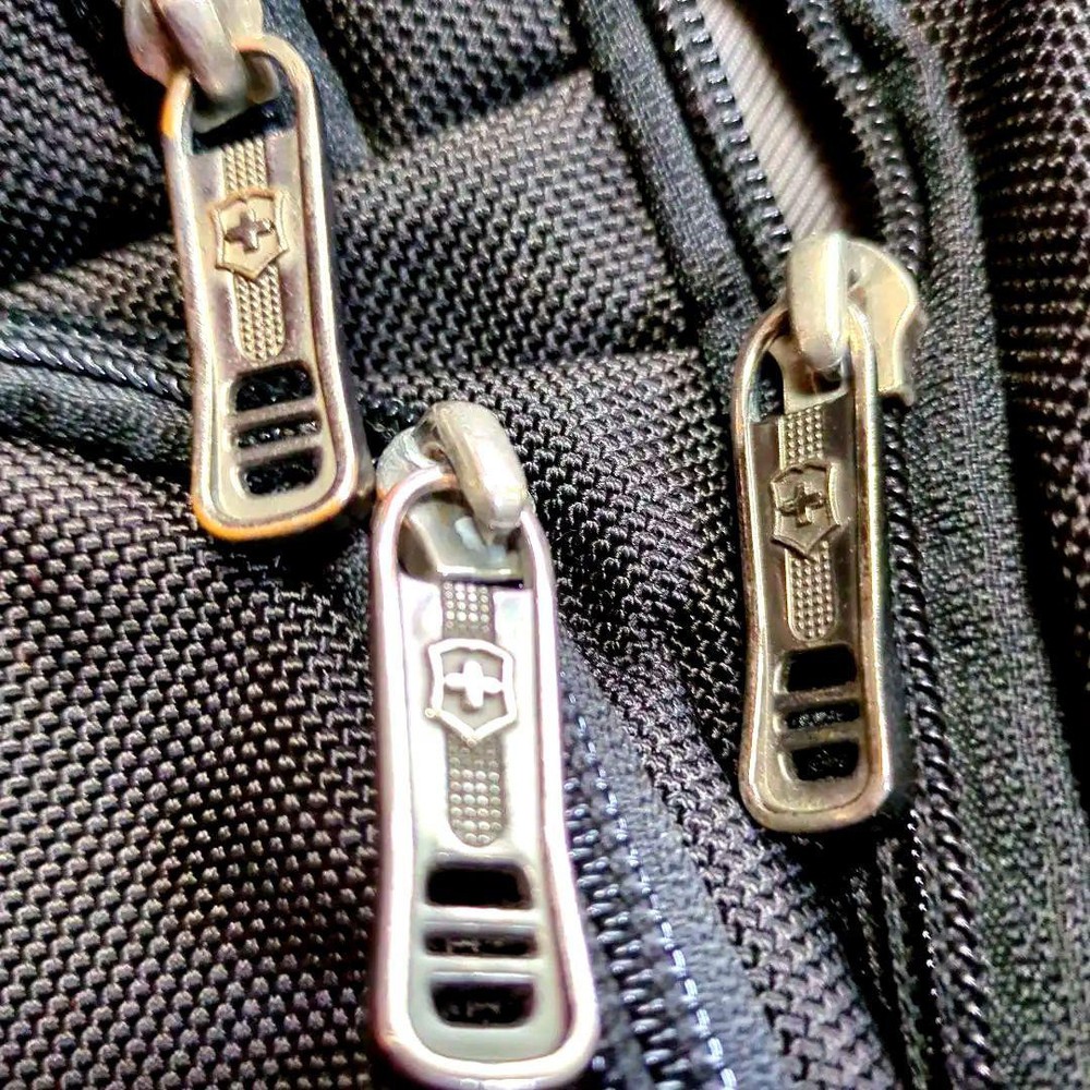 Victorinox Discontinued Daypack Backpack, 17 Pockets, A4 Size, High Quality