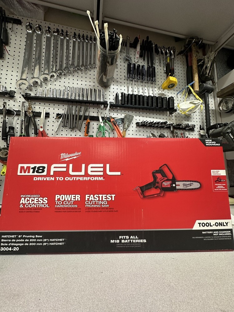 Milwaukee Pruning Chain Saw 8