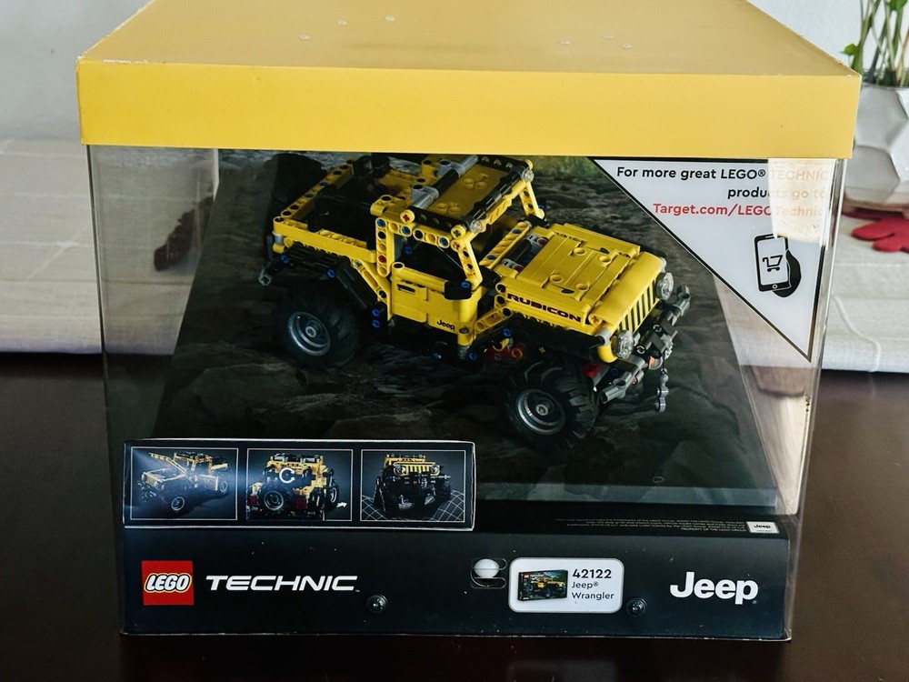 LEGO Technic Functional Display  Jeep Wrangler 42122 With Lights Great Condition