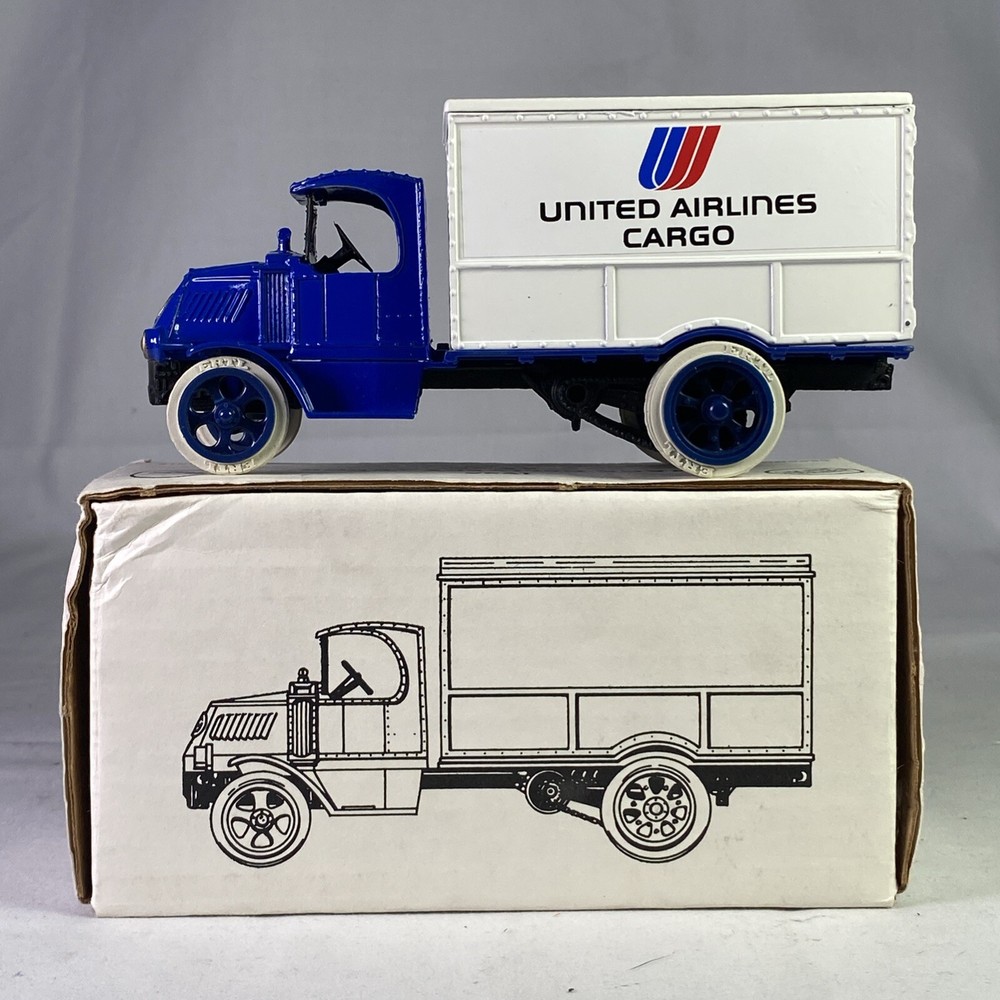 Rare ERTL United Airlines Cargo 1926 Mack Delivery Truck Bull Dog Bank 337/507
