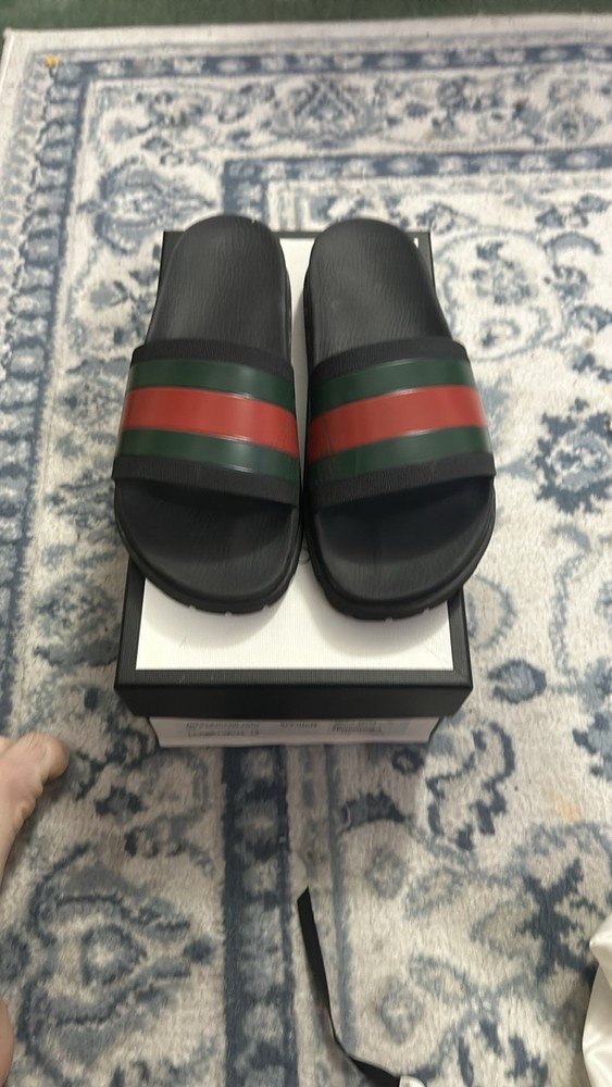 Gucci slides barely worn like new condition