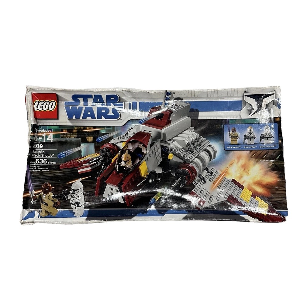 LEGO Star Wars Repubilc Attack Shuttle Building Kit 8019  Damaged Box W Figures