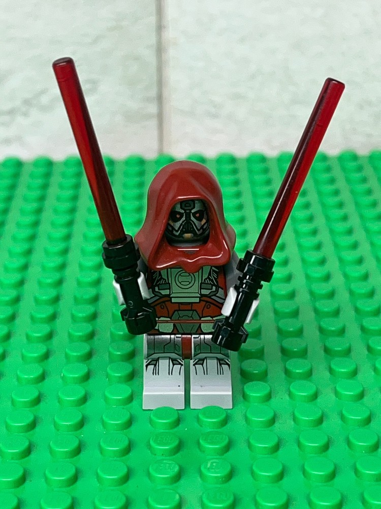 LEGO Star Wars Sith Warrior Minifigure 25025 Red Lightsabers