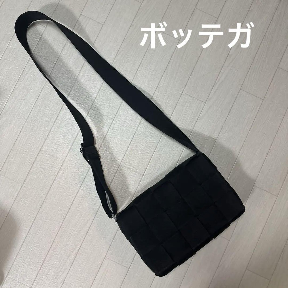 Bottega Veneta Cassette Shoulder Bag in Leather