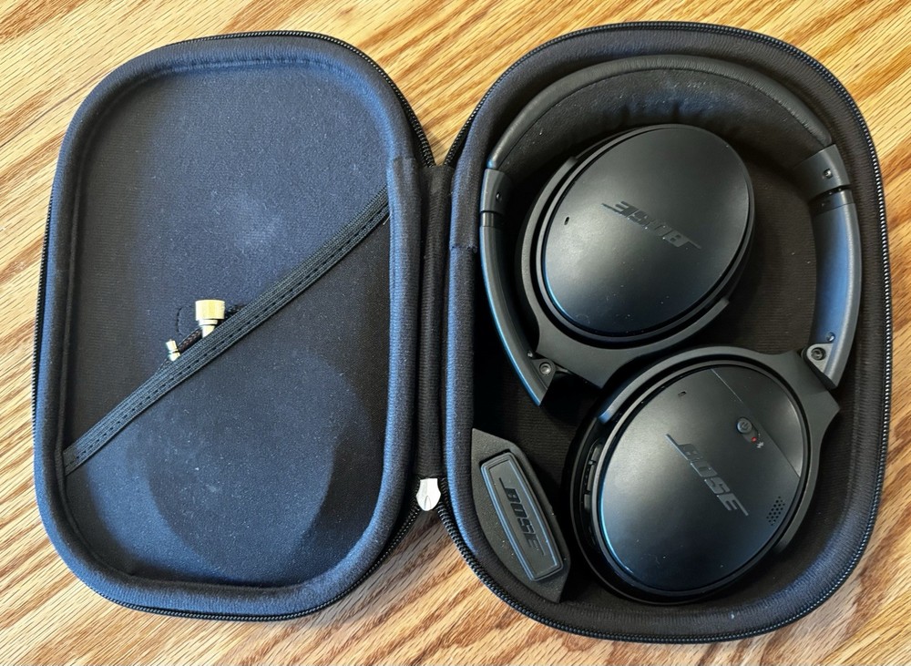 Bose QuietComfort 35 II Wireless Bluetooth Noise-Cancelling Headphones Black