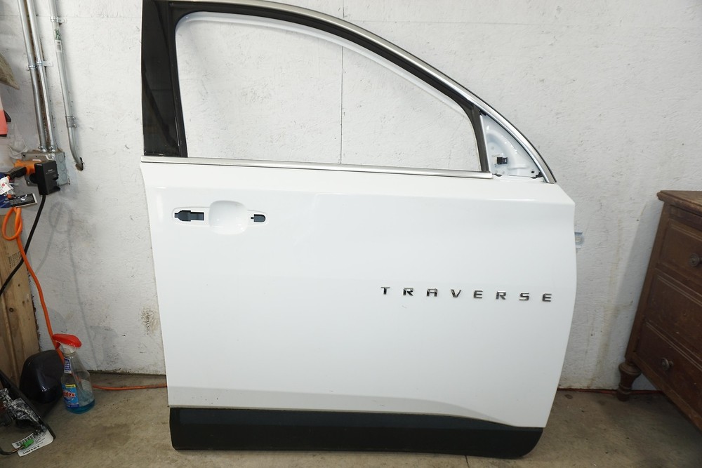 18 19 20 21 2018-2021 Chevrolet Traverse Front Door Used Oem (84847912) Rh