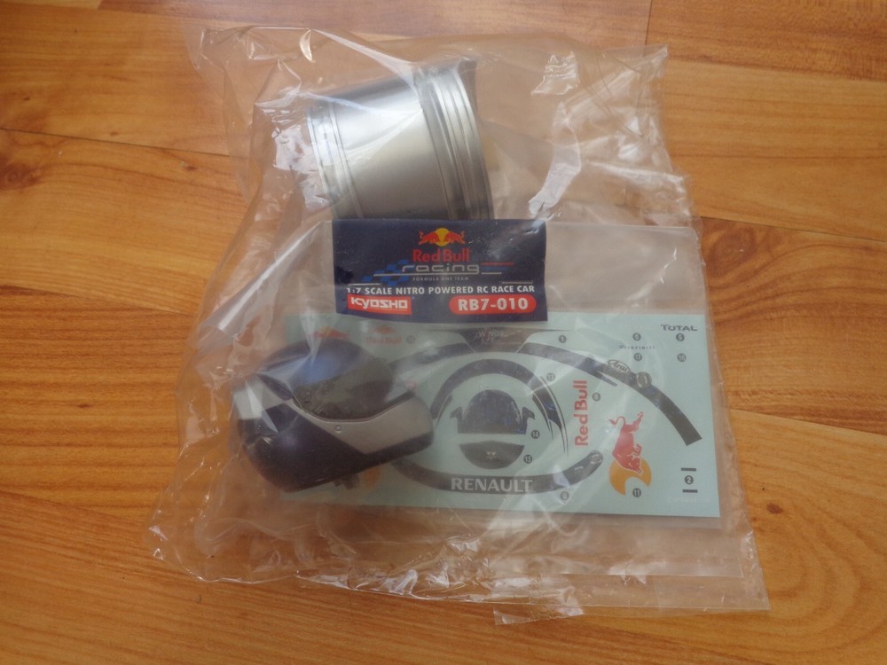 DEAGOSTINI BUILD THE RED BULL RACING RB7 RC F1 CAR #10 VETTEL HELMET + WHEEL