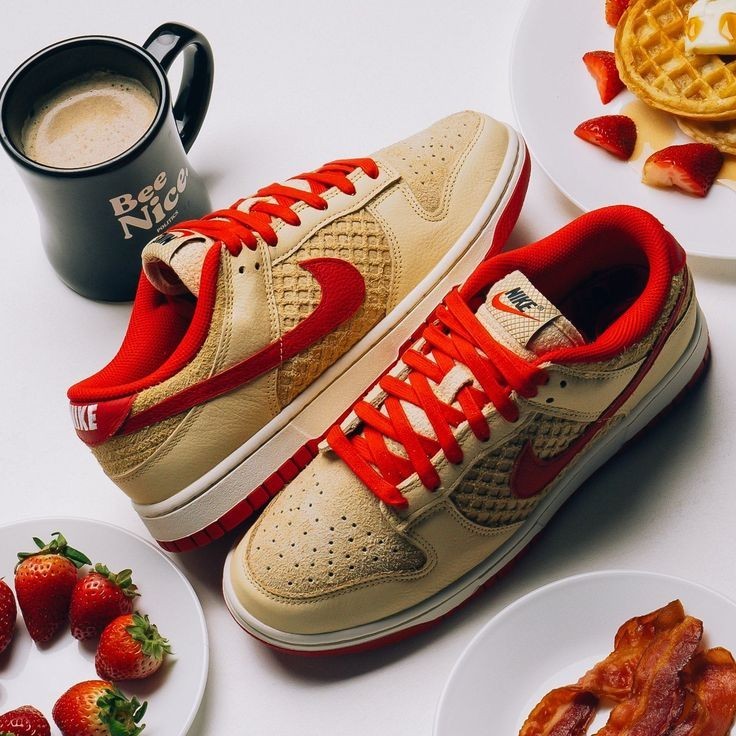 Nike Dunk Low Retro SE Men's Size 10 Pale Vanilla/University Red HJ9100 294