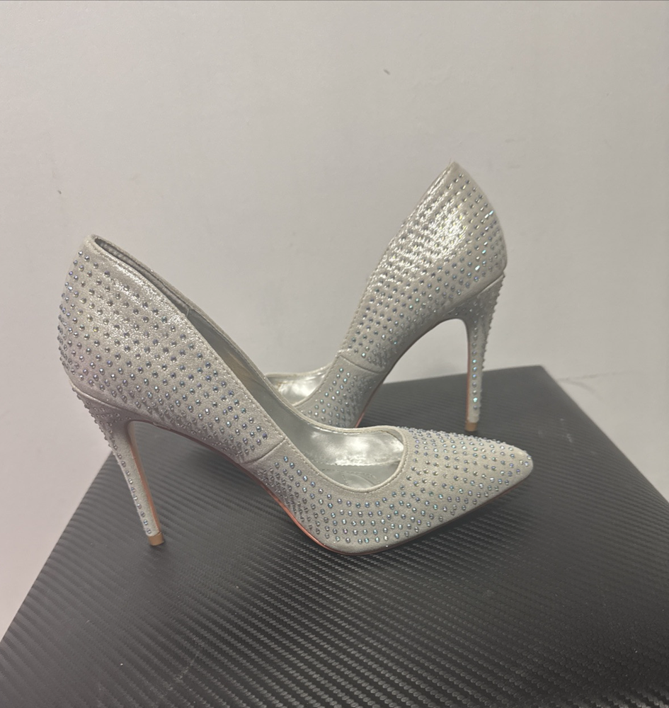 Anne Michelle Silver Metallic Stiletto Pumps Size 8.5 EUC Includes Box