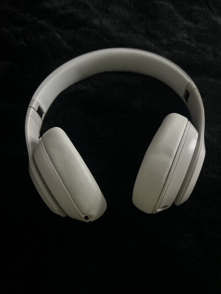 Beats by Dr. Dre Studio Pro Wireless Bluetooth Headphones - Black MQTP3LL/A