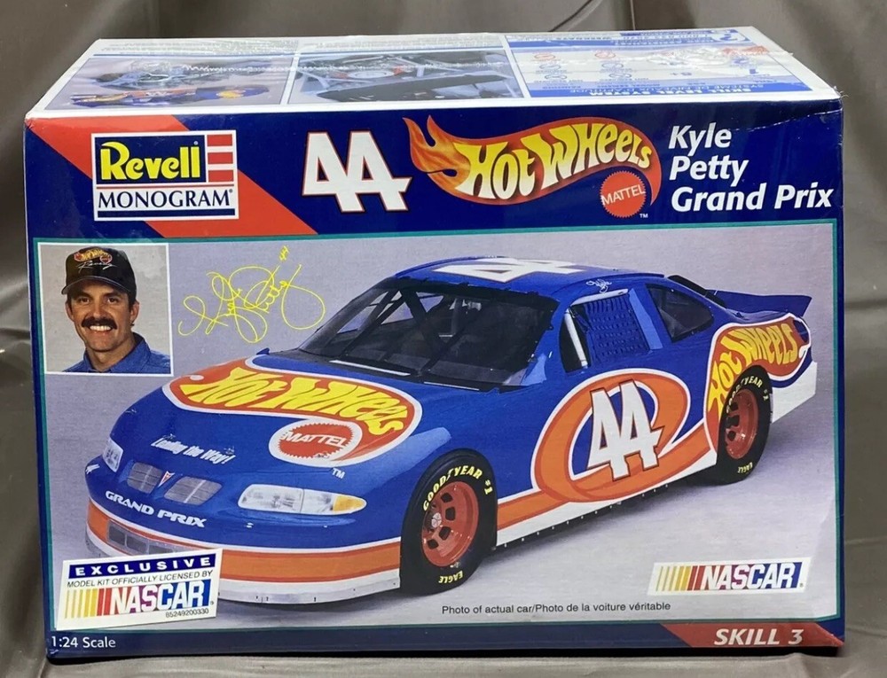 Revell Kyle Petty #44 Hot Wheels Pontiac Grand Prix 1:24 Scale Model Kit 85-2524