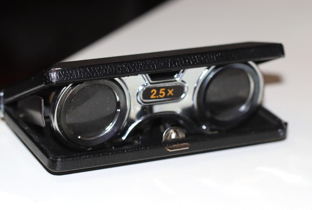 1965 Pockette Instafocus Model 2379 25x Sport Glass Japan hard case binoculars