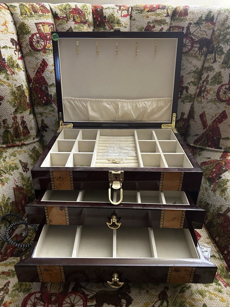 Wooden Jewelry Box, Velvet-Lined Compartments for Jewelry