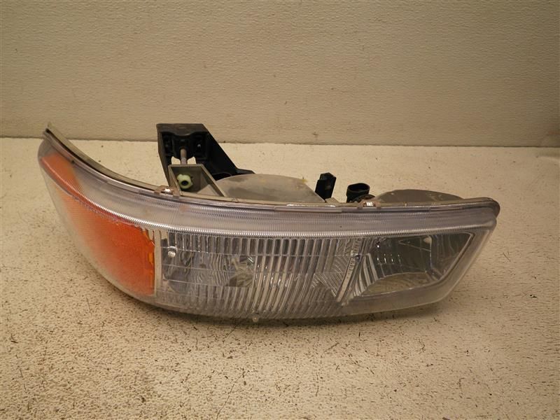 2007 GMC Sierra 1500 Pickup Left Headlight Assembly Classic Style R00951548