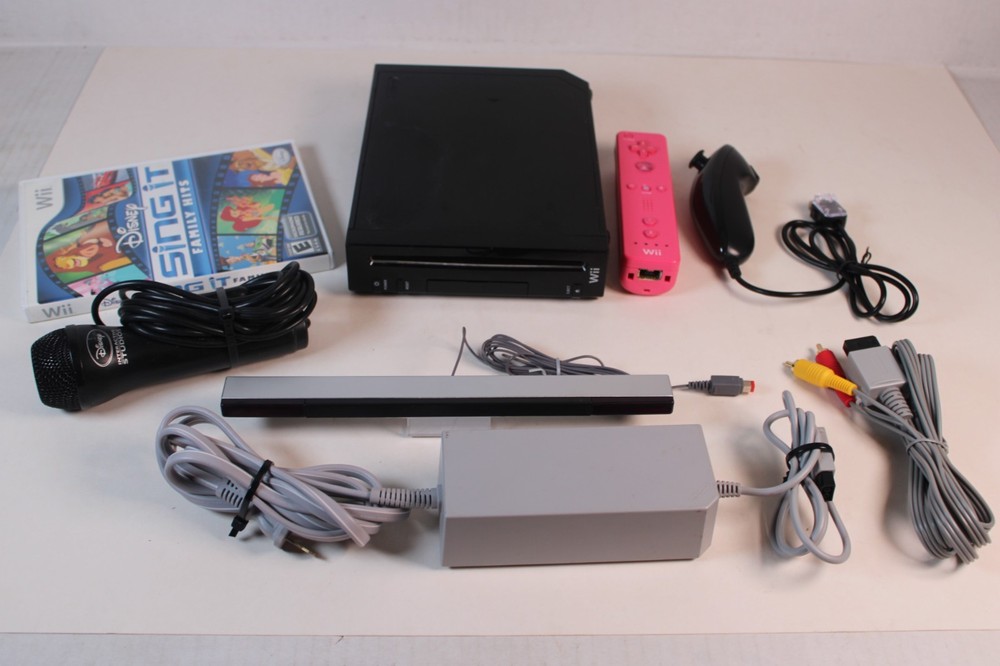 Nintendo Wii Black Console RVL-001  W/ 1 controller/chuk, Sing It W/ Microphone