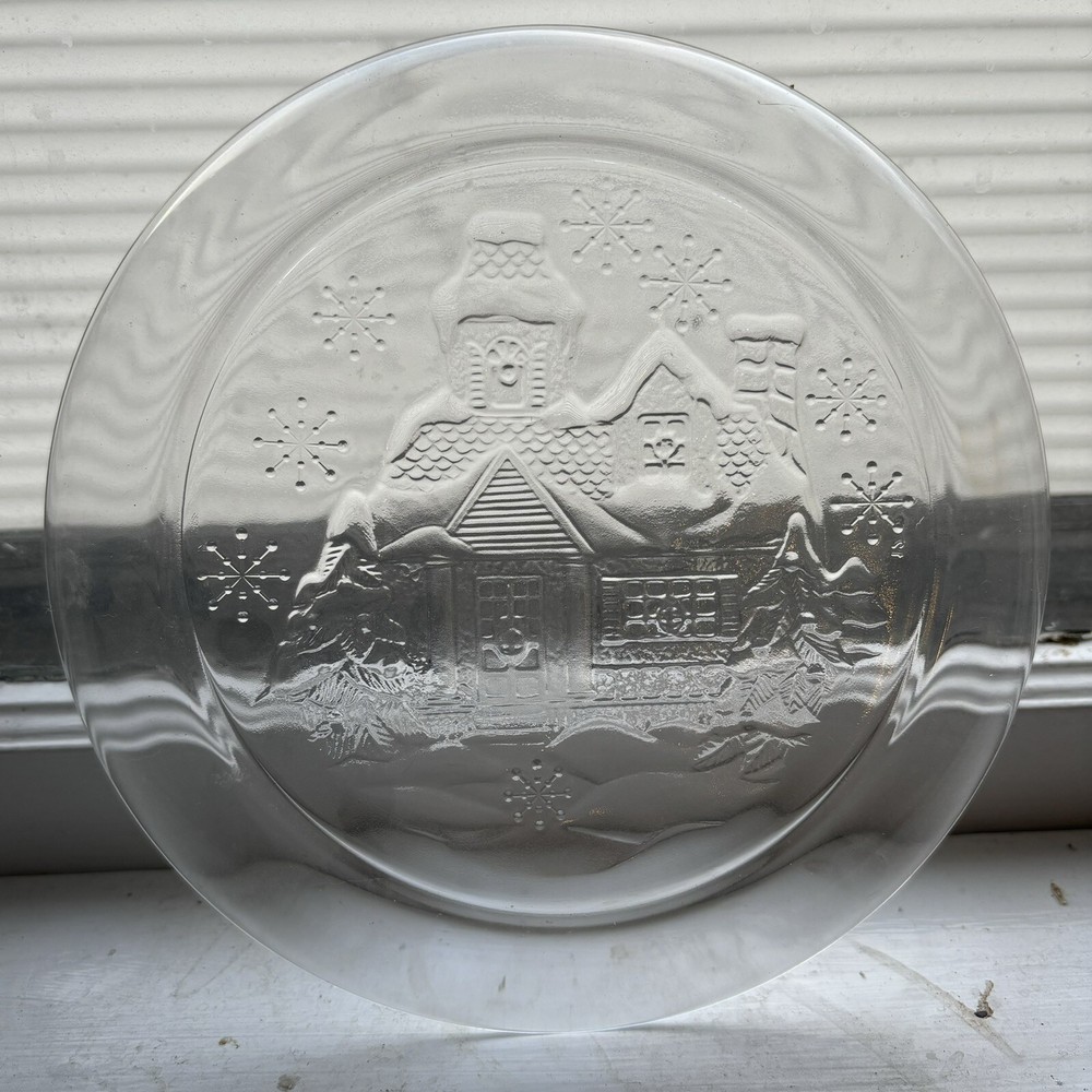 Vintage Arcoroc France WINTER WONDERLAND Clear Glass Christmas Etched Plate