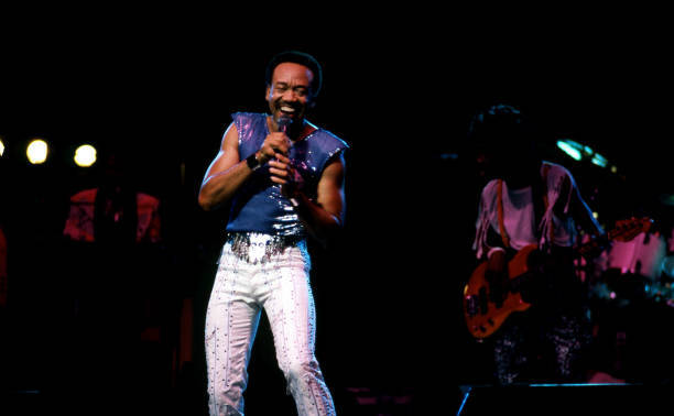 Singer and musician Maurice White of Earth, Wind and Fire performs 1988 Photo