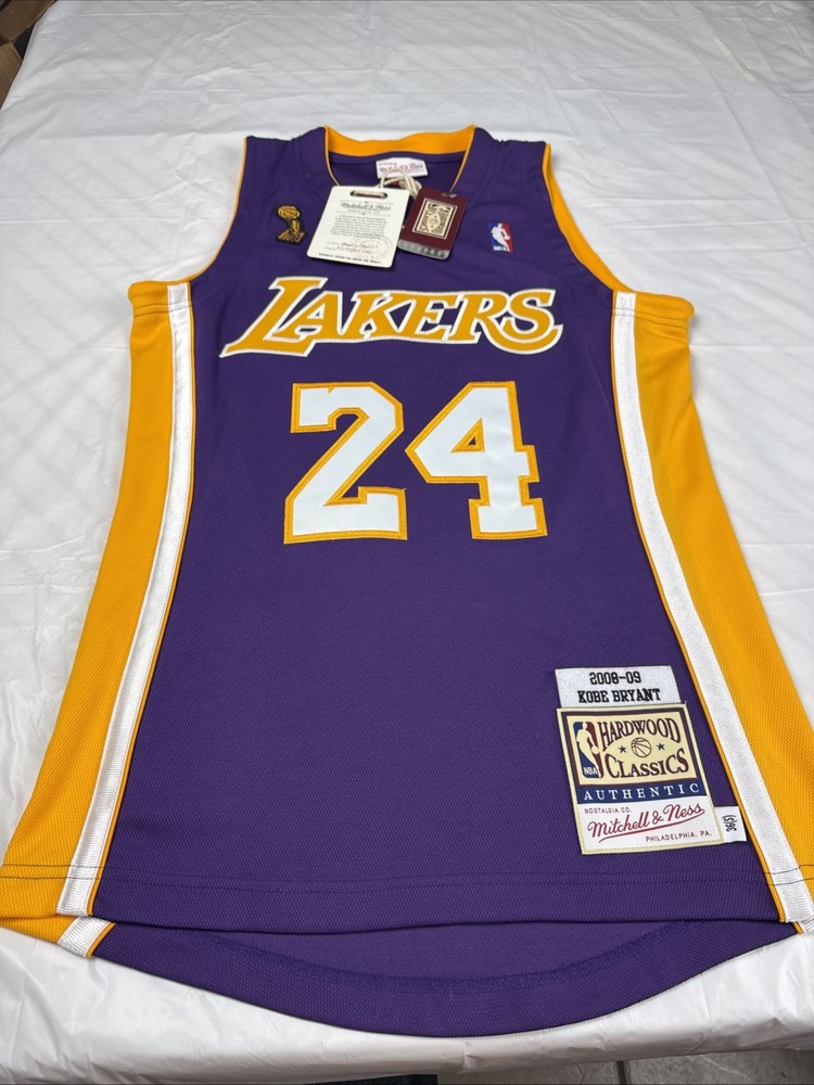 Mitchell & Ness Kobe Bryant Los Angeles Lakers Jersey - Purple