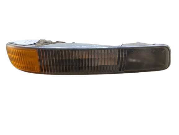 Passenger Corner/Park Light Classic Style Fits 99-07 SIERRA 1500 PICKUP 307701