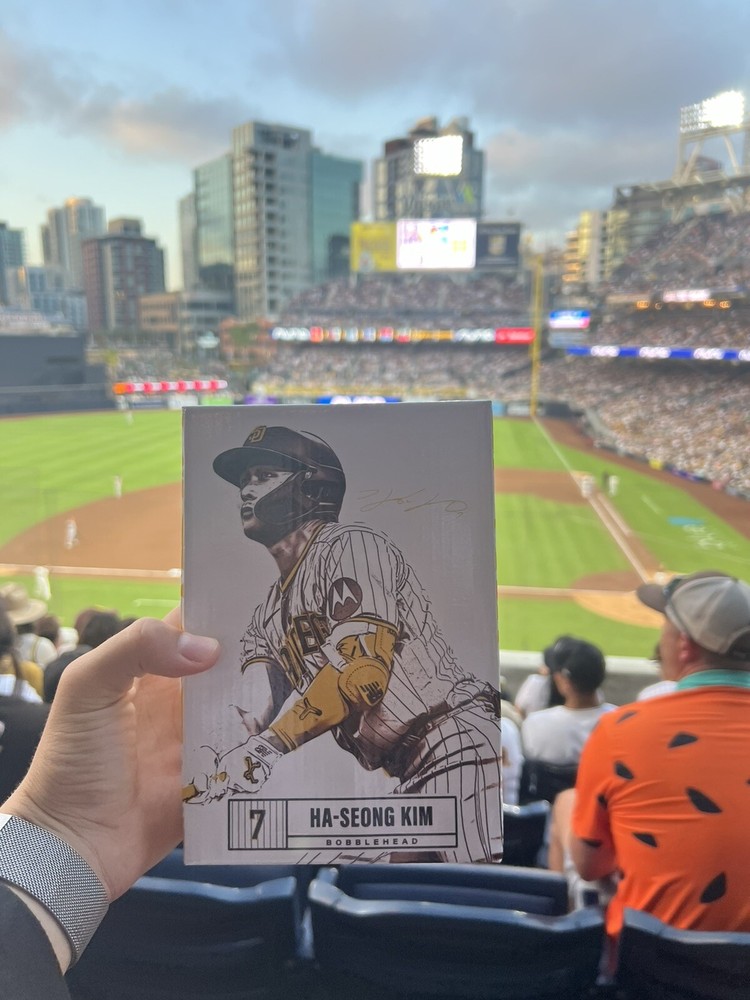 *PRESALE *🟫🟨6/25/24 Ha Seong Kim San Diego Padres SGA Bobblehead 🟨🟫-image